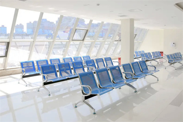 自貢愛爾眼科醫(yī)院候診區(qū)