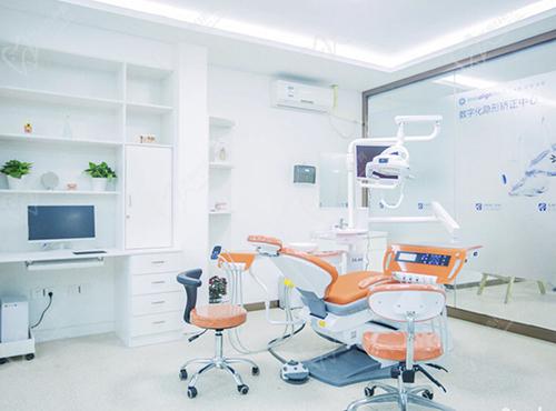 中西醫(yī)結(jié)合醫(yī)院口腔科就診區(qū)