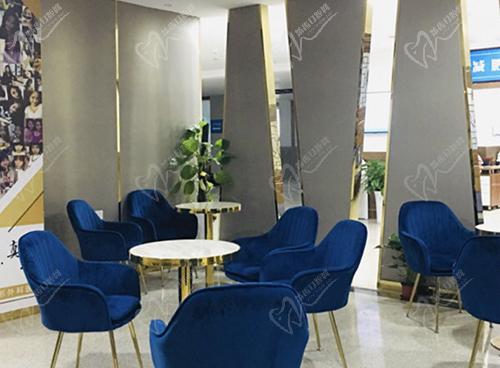 中西醫(yī)結(jié)合醫(yī)院口腔科候診區(qū)