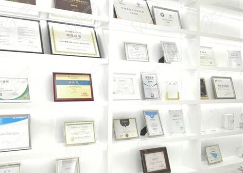 武漢朗歌口腔門診部資質(zhì)榮譽(yù)