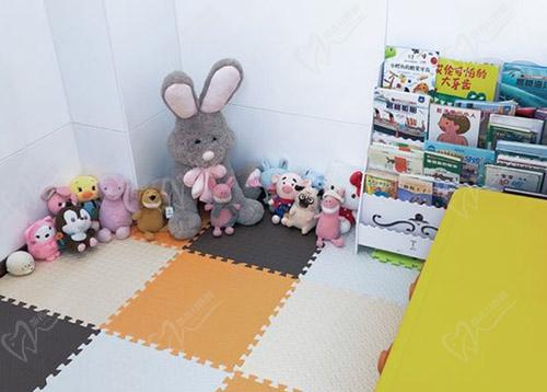 武漢朗歌口腔門診部兒童區(qū)