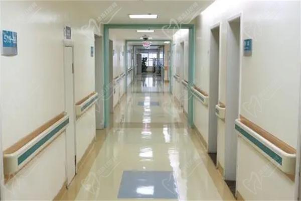 四川大學(xué)華西醫(yī)院整形美容中心走廊