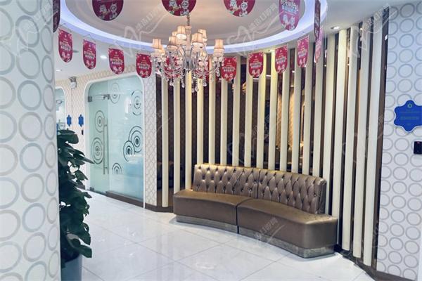 濟(jì)南海峽美容整形醫(yī)院候診區(qū)