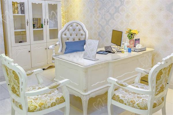 濟(jì)南海峽美容整形醫(yī)院咨詢室