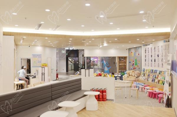 重慶多樂(lè)兒童齒科(謝家灣萬(wàn)象門診)