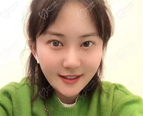 、術(shù)后1年的恢附情況：長期有效和寬度變化