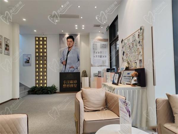 濟(jì)南李輝眼鼻整形