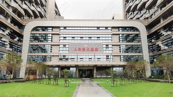 上海醫(yī)大醫(yī)院眼科劉瑜怎么樣？25年萬例手術(shù)-做晶體植入/白內(nèi)障治療