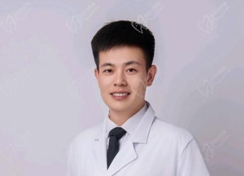 何連寶